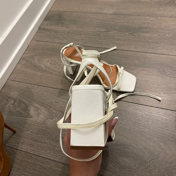 L’intervalle strappy white heels 🤍🦢🕊️ - Picture 6 of 8